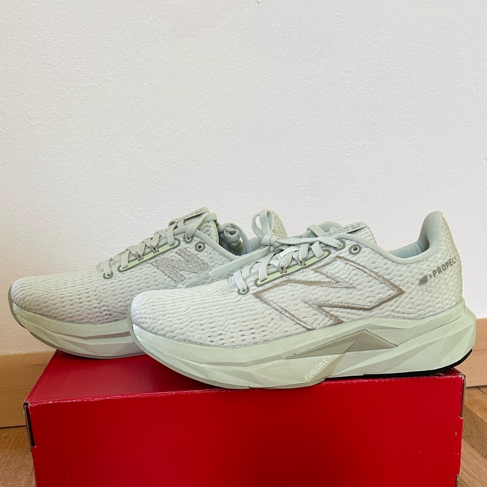 New Balance Women’s FuelCell Propel v5